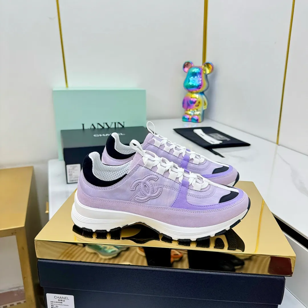 👟👟Ex-factory price 600👟👟High quality! ! ! CHANEL Chanel 25A latest thick-soled casual sports shoes. The counter is synchronized. The counter is very popular. It is a shoe that is very difficult to buy. The most popular thick-soled casual shoes on the Internet. As you can imagine, the most popular thick-soled casual shoes can not be missed. It has both good looks and comfort. Simple and versatile. The thick sole increases the height and is super versatile. Whoever wears it will look better. Upper: cowhide stitching. Lining: breathable mesh. Outsole: TPU original outsole. Size: 35-41 👉